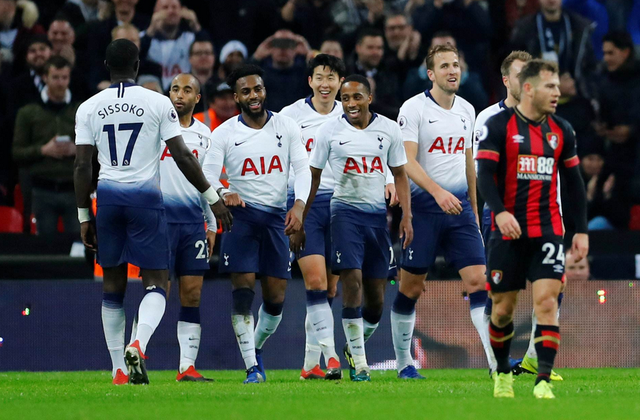 莫德里奇在对阵拉齐奥的比赛中踢满全场，Sofac...（莫德里奇战拉齐奥踢满90分钟）