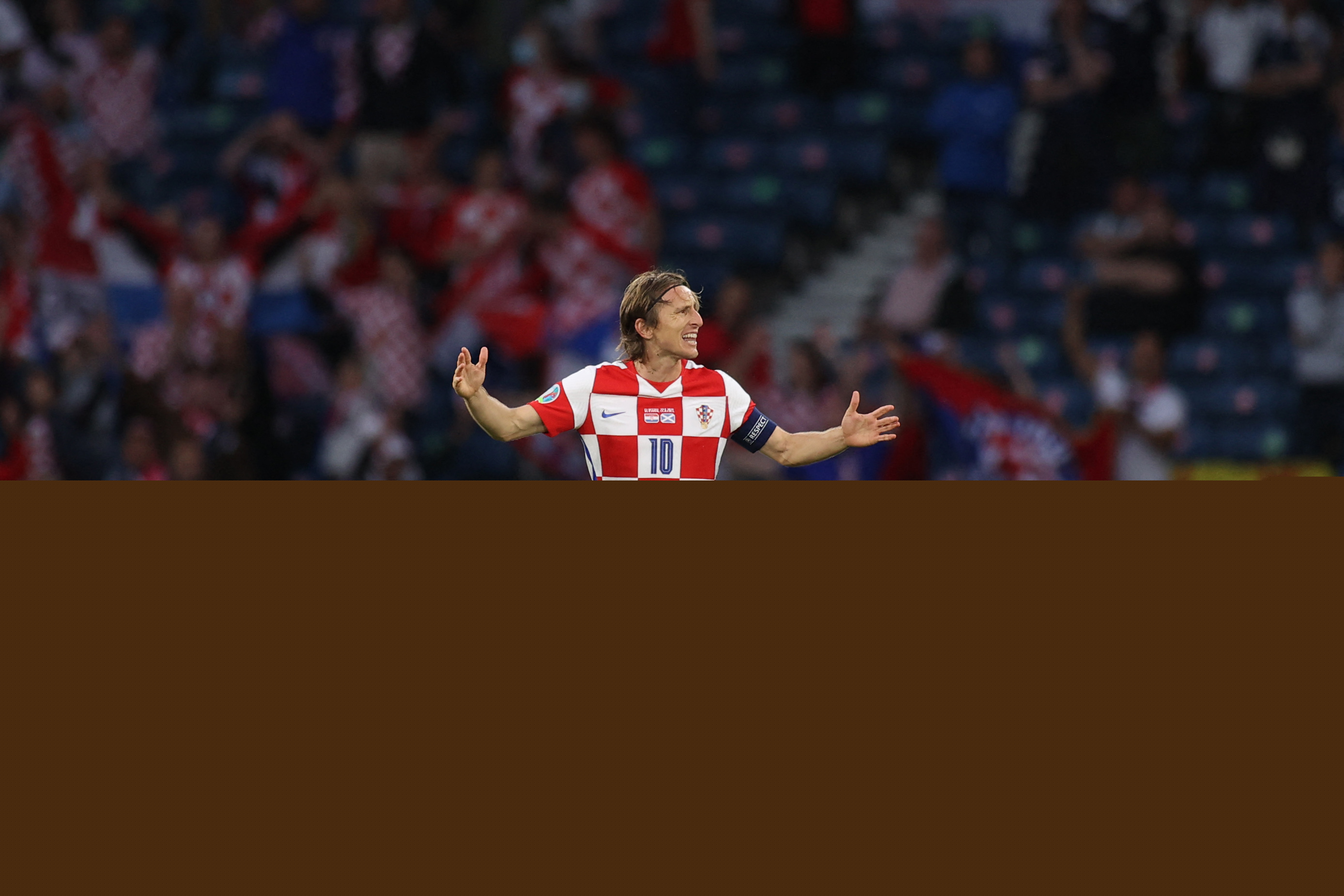 1米72女版库里！田中心单节三分5中5砍21分，带队胜中国（身高1米72的女库里！田中心单节三分5投全中砍21分，率队击败中国）