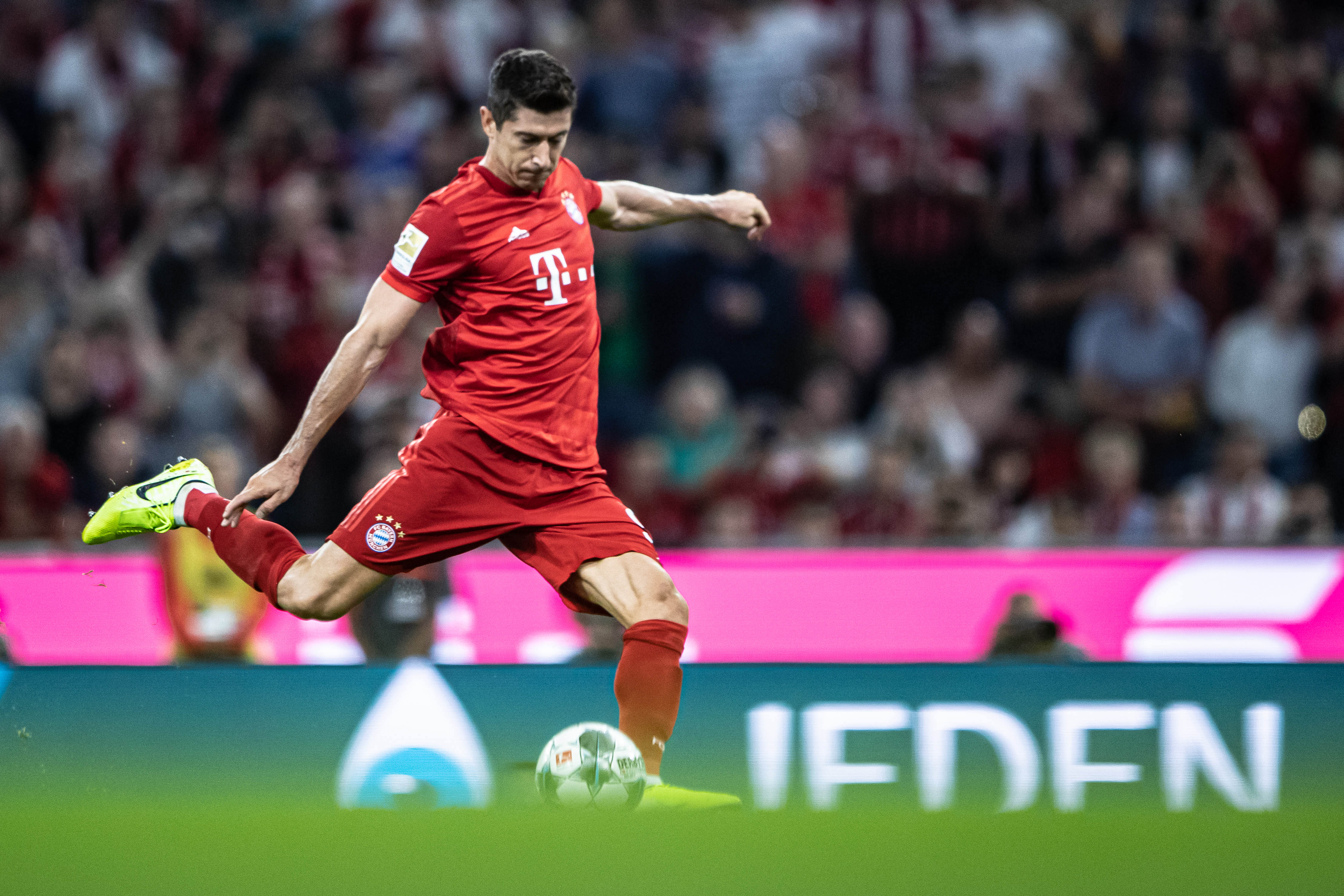 五大联赛唯一中资球队神仙难救 狼队15轮2分 魔鬼赛程战枪蜂军魔（五大联赛唯一中资队陷入绝境：狼队15轮仅2分，魔鬼赛程连战枪手、蜜蜂、红魔）