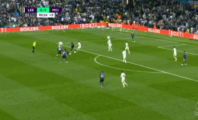 教练：你去给我盯住7号，“膏药式”防守的最高境界就是人盯人“你就说盯的死不死吧”（教练下令：锁死7号！膏药式防守的极致是人盯人——就问盯死不盯死）