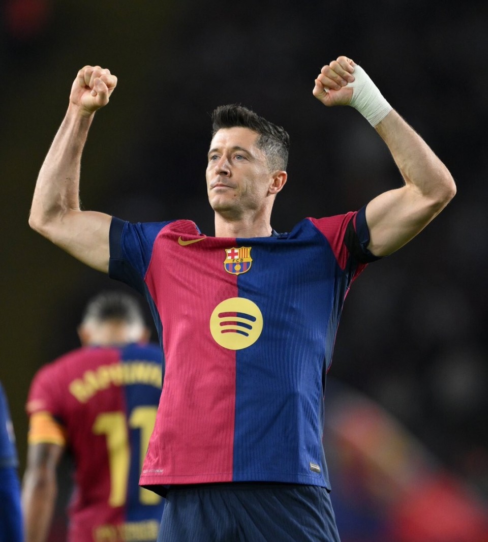 张伯霖：自己进几个球无所谓，只要球队能小组第一出线就行（张伯霖：个人进球不重要，球队小组头名出线才是关键）