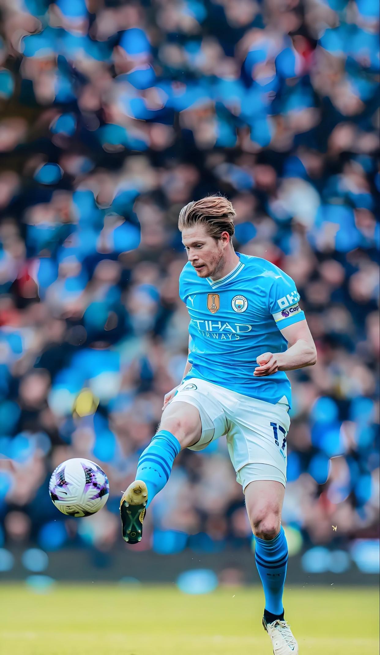 梁民革：希望有一天我也能像孙兴慜一样穿上7号球衣（梁民革：盼有朝一日披上7号战袍，向孙兴慜看齐）