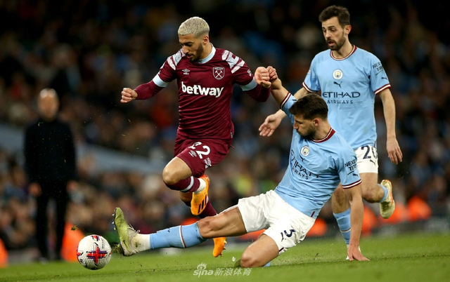 夺冠功臣！莱奥轰入21球，成鹿岛近17年来首位日职联金靴（莱奥轰入21球助队夺冠，加冕鹿岛近17年来首位J联赛金靴）