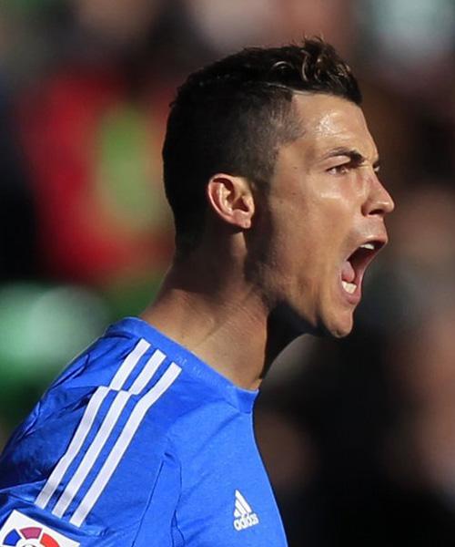 浙江稠州五人得分上双力克新疆，小组第一出线（浙江稠州五将上双击退新疆，锁定小组头名出线）